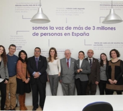 Fotografía de grupo de Su Alteza Real la Princesa de Asturias junto a miembros de FEDER